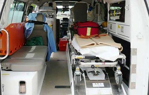first aid ambulance 07629185a36545de9b4e67bd32538c74