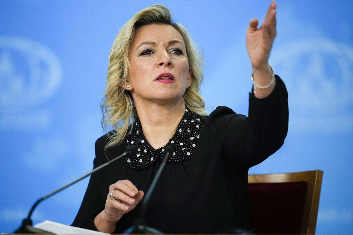 Maria Zakharova pointing