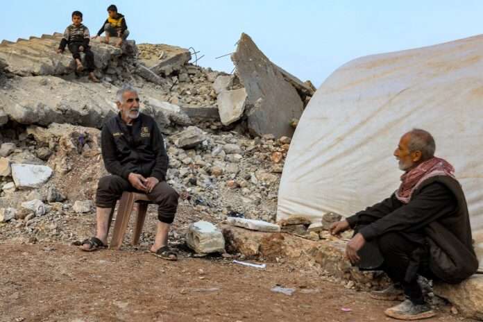 Earthuake northwest of Syrias homlew people since one year