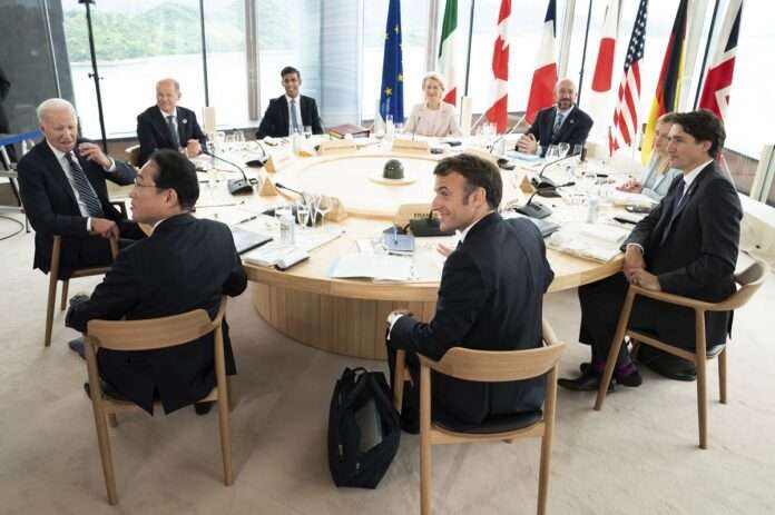 Japan G7 Summit raund table