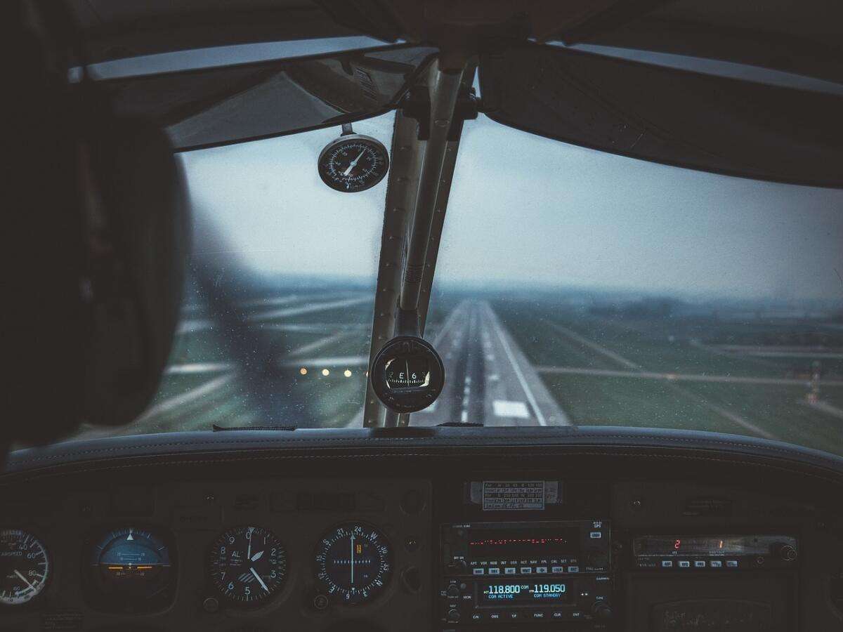 cockpit 4598188 1280
