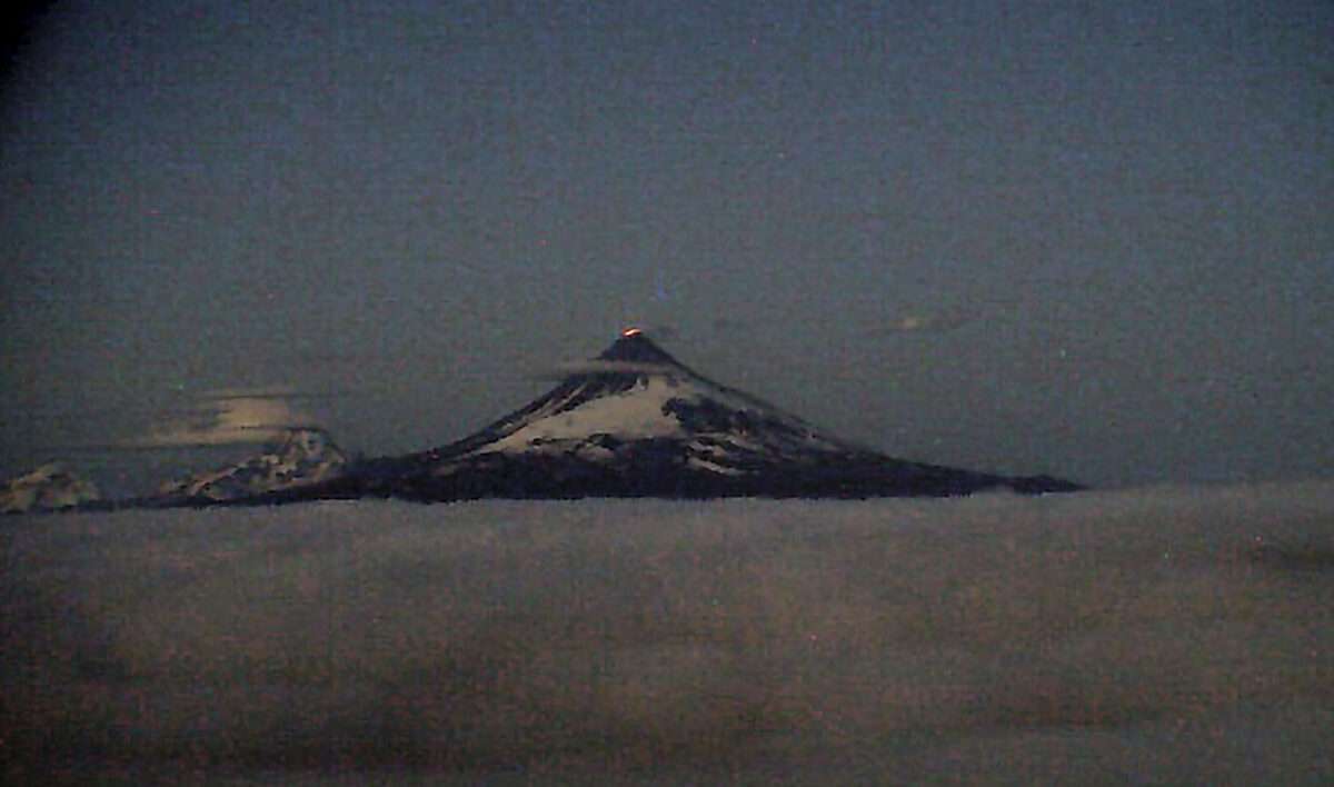 alaska volcano scaled e1744784578979