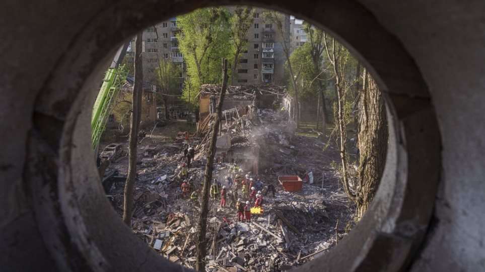Polemos Ukrania AP Photo Evgeniy Maloletka