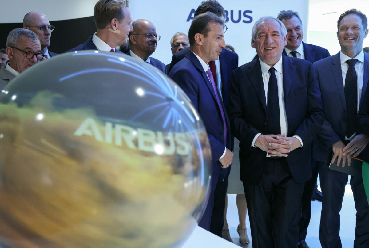 FRANCE-POLITICS-DEFENCE-TRANSPORT-AVIATION-AIRSHOW