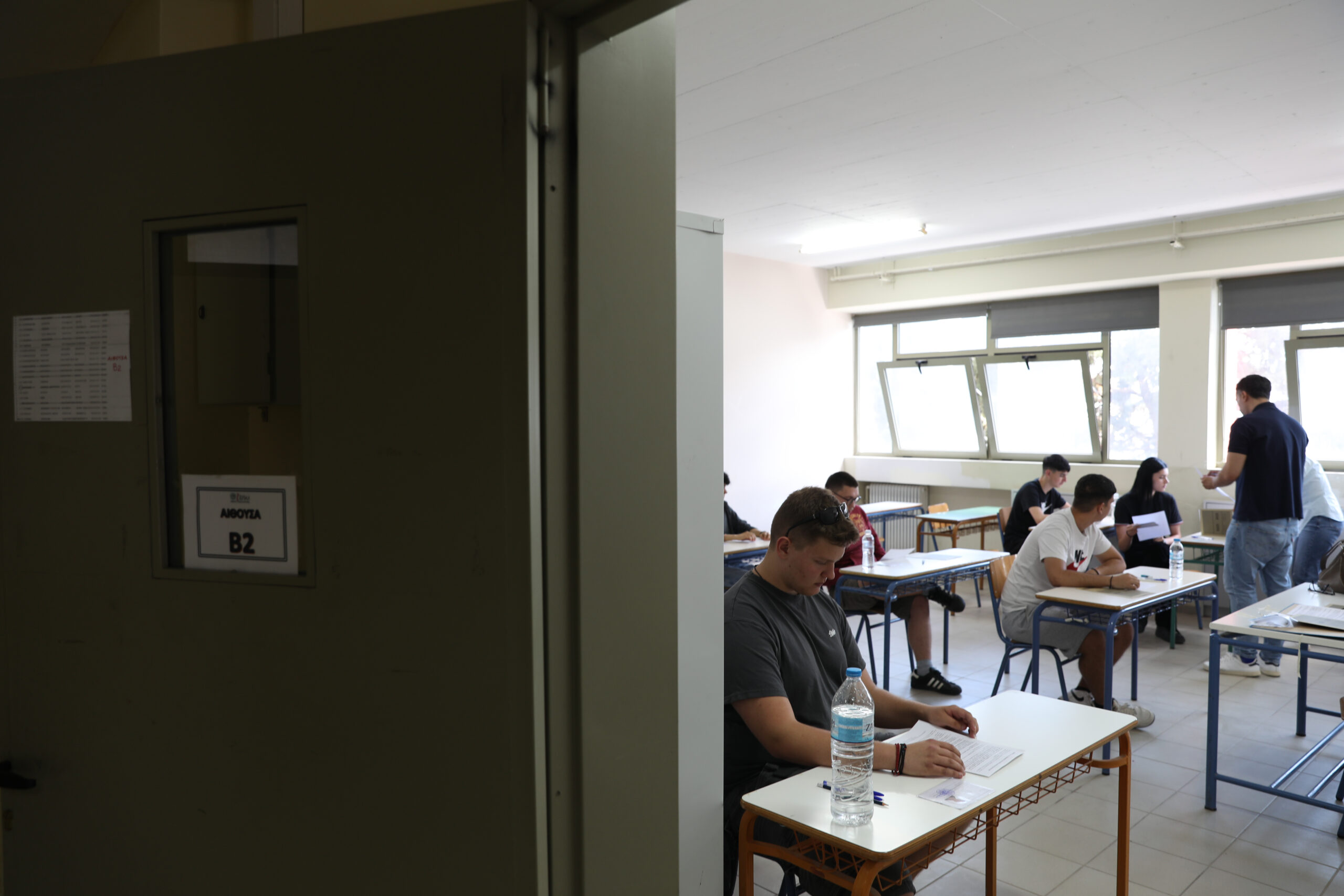 [378315] ΕΝΑΡΞΗ ΠΑΝΕΛΛΑΔΙΚΩΝ ΕΞΕΤΑΣΕΩΝ 2025 ΣΤΑ ΕΠΑΓΓΕΛΜΑΤΙΚΑ ΛΥΚΕΙΑ ΤΗΣ ΧΩΡΑΣ  (POOL / ΑΠΕ-ΜΠΕ /  / EUROKINISSI)