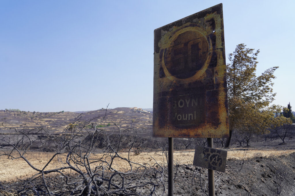 Το ΕΡΤΝews στην πυρκαγιά της Κύπρου: Μάχη με τις αναζωπυρώσεις – Στάχτη 100 τετραγωνικά χιλιόμετρα