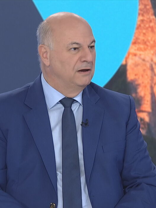20250728 sundeseis tsiaras11