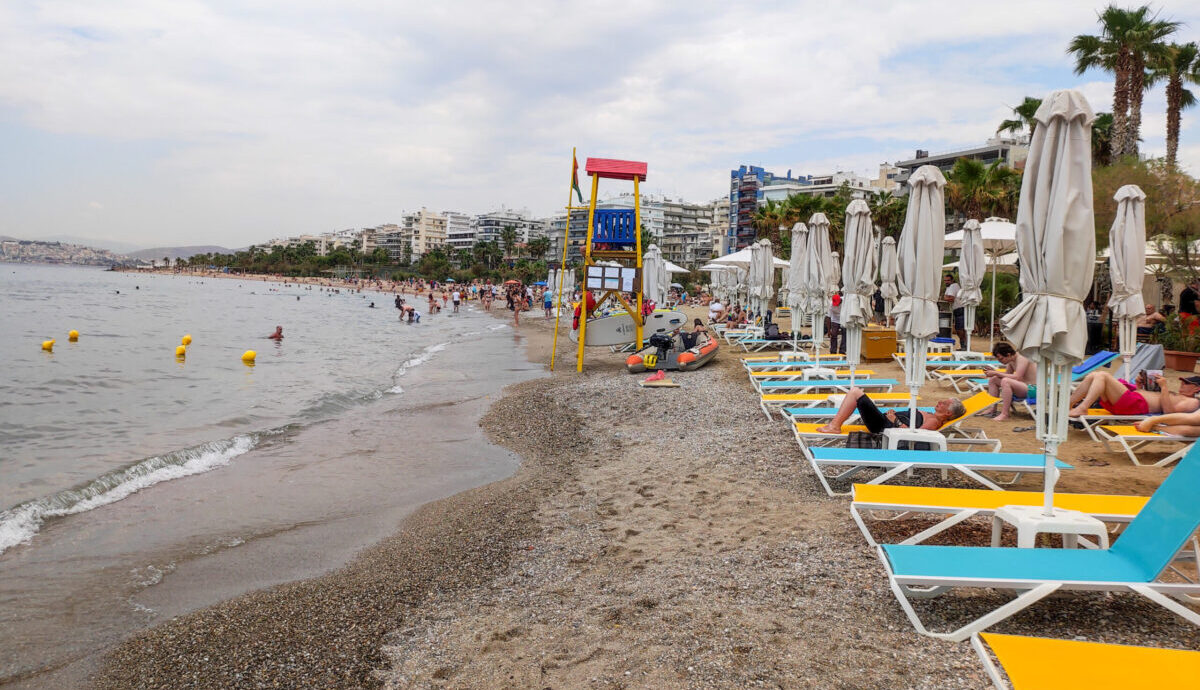 ΓΕΜΙΣΑΝ ΚΑΙ ΠΑΛΙ ΜΕ ΛΟΥΟΜΕΝΟΥΣ ΟΙ ΠΑΡΑΛΙΕΣ - ΕΔΕΜ ΙΑΝΝΗΣ ΠΑΝΑΓΟΠΟΥΛΟΣ/ EUROKINISSI)