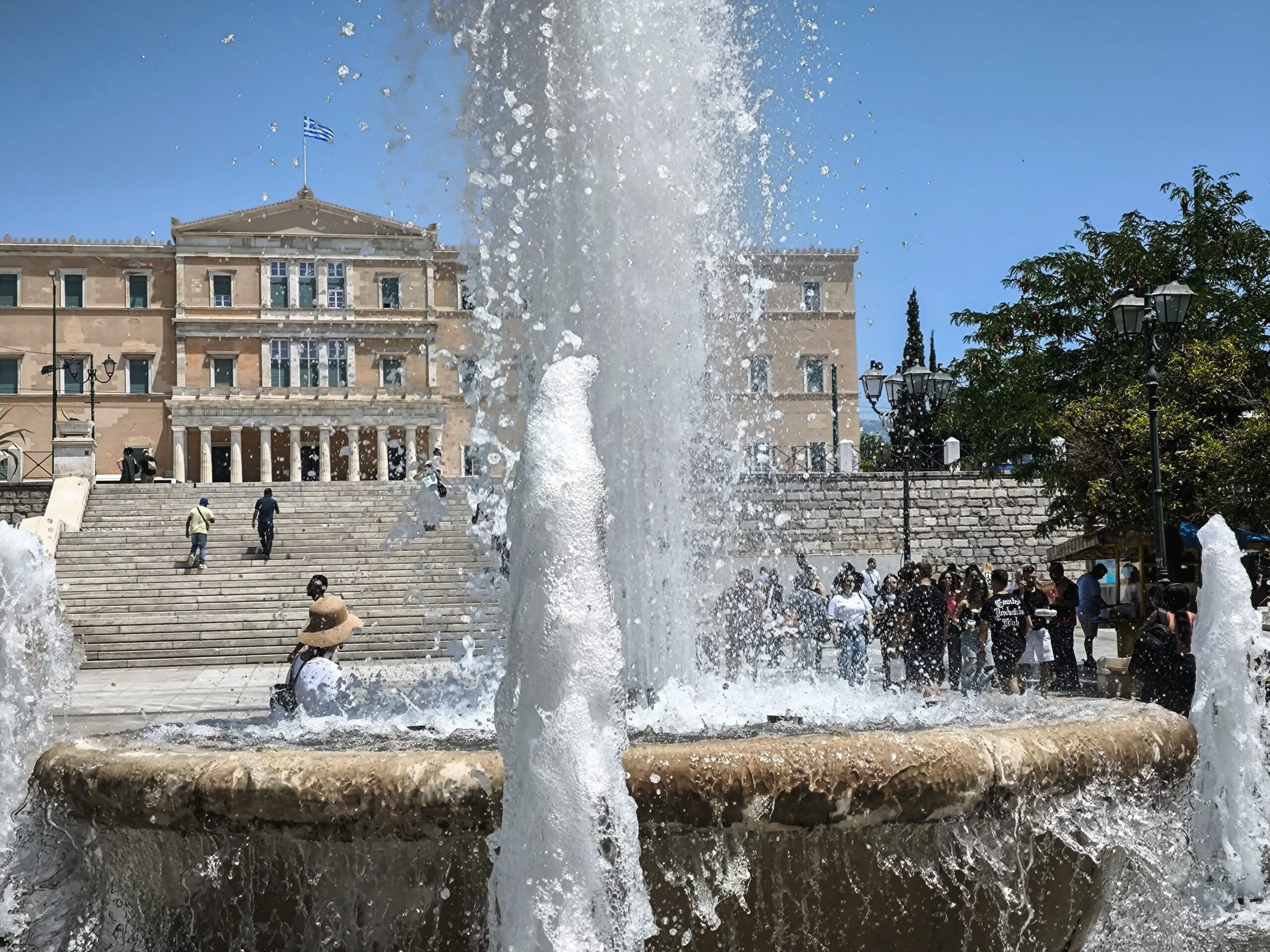 ΖΕΣΤΗ ΣΤΗΝ ΑΘΗΝΑ  (ΓΙΩΡΓΟΣ ΚΟΝΤΑΡΙΝΗΣ/EUROKINISSI)