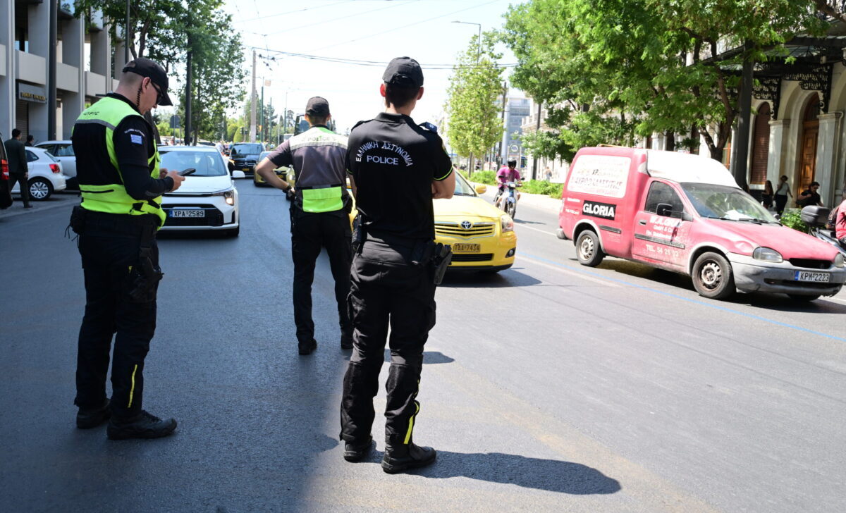[378941] ΕΛΕΓΧΟΙ ΑΠΟ ΤΗΝ ΤΡΟΧΑΙΑ ΓΙΑ ΤΗΝ ΜΗ ΧΡΗΣΗ ΚΡΑΝΟΥΣ    (ΤΑΤΙΑΝΑ ΜΠΟΛΑΡΗ/EUROKINISSI)