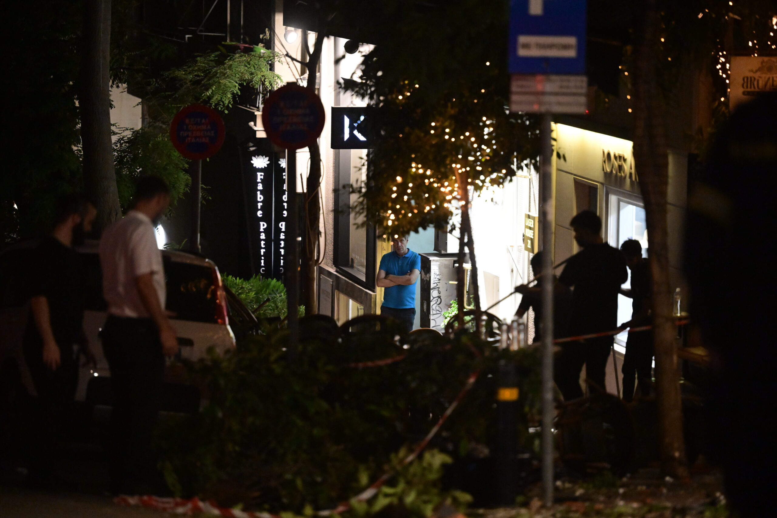 [379141] ΑΥΤΟΚΙΝΗΤΟ ΕΠΕΣΕ ΣΕ ΚΟΣΜΟ ΕΞΩ ΑΠΟ ΕΣΤΙΑΤΟΡΙΟ ΣΤΟ ΚΟΛΩΝΑΚΙ  (ΤΑΤΙΑΝΑ ΜΠΟΛΑΡΗ/EUROKINISSI)