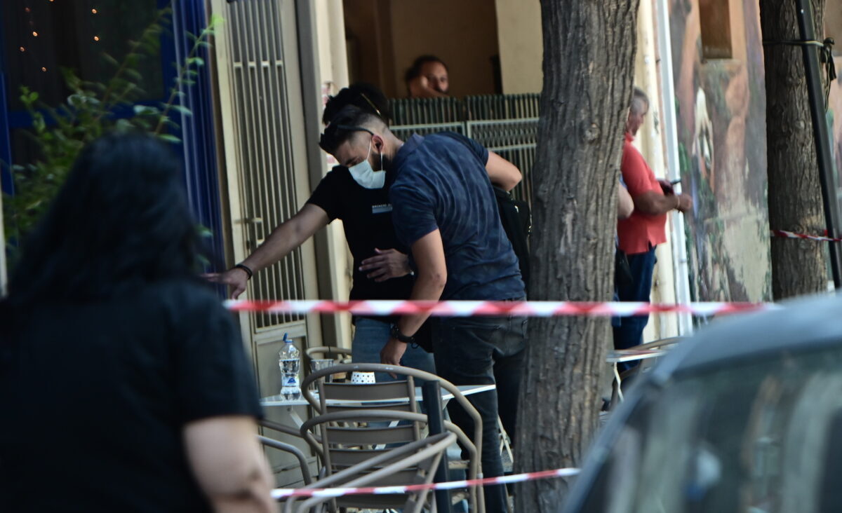 [379147] ΠΥΡΟΒΟΛΙΣΜΟΙ ΣΕ ΚΑΦΕΤΕΡΙΑ ΣΤΟΝ ΚΟΛΩΝΟ   (ΚΩΣΤΑΣ ΤΖΟΥΜΑΣ/EUROKINISSI)
