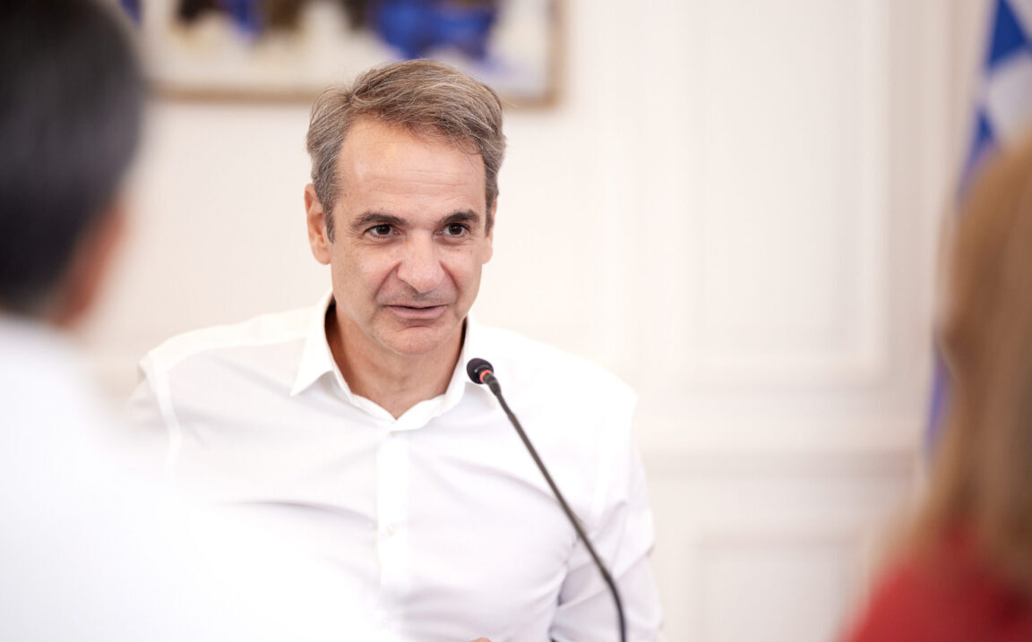 ΠΑΡΟΥΣΙΑΣΗ THΣ ΠΛΑΤΦΟΡΜΑΣ ΓΙΑ ΤΗΝ ΠΡΟΣΒΑΣΙΜΟΤΗΤΑ ΤΩΝ ΑΜΕΑ ΣΕ ΣΥΣΚΕΨΗ ΥΠΟ ΤΟΝ ΠΡΩΘΥΠΟΥΡΓΟ ΚΥΡΙΑΚΟ ΜΗΤΣΟΤΑΚΗ  (ΔΗΜΗΤΡΗΣ ΠΑΠΑΜΗΤΣΟΣ/ΓΡΑΦΕΙΟ ΤΥΠΟΥ ΠΡΩΘΥΠΟΥΡΓΟΥ/EUROKINISSI)