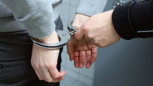 handcuffs 2102488 960 720 1