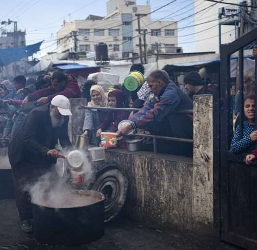 palestinians line up for a free meal in rafah gaza strip 768x512 1 1