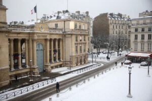 Snow and freezing temperatures in Paris 1024x683