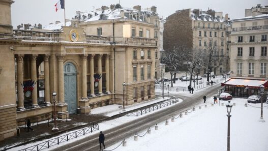Snow and freezing temperatures in Paris 1024x683