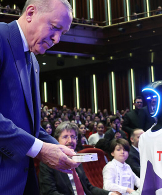 f32e1cd255b2af95bd56e7e624f52c61 L