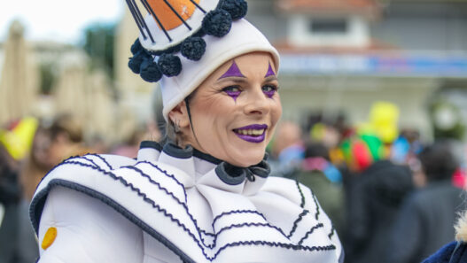 469ac2406250b4cdeceea176c4abd305 L