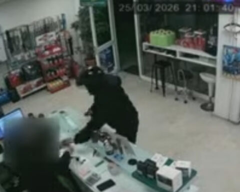 0ff890bd51adab9c7bc8c4ccd9338604 L