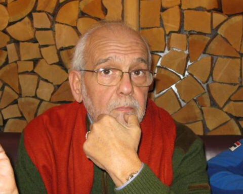 3d93ae94b7ee73ef91b45ab7d2e8c633 L