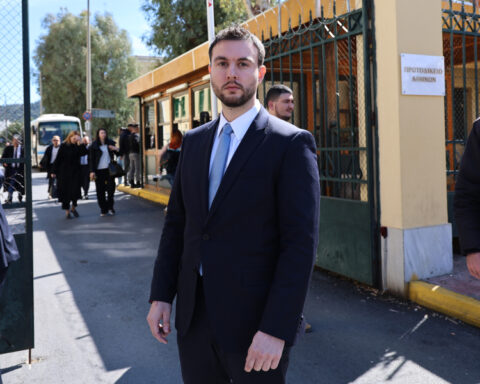 505ec0c9d6b7d4af3078a7fc79031c94 L