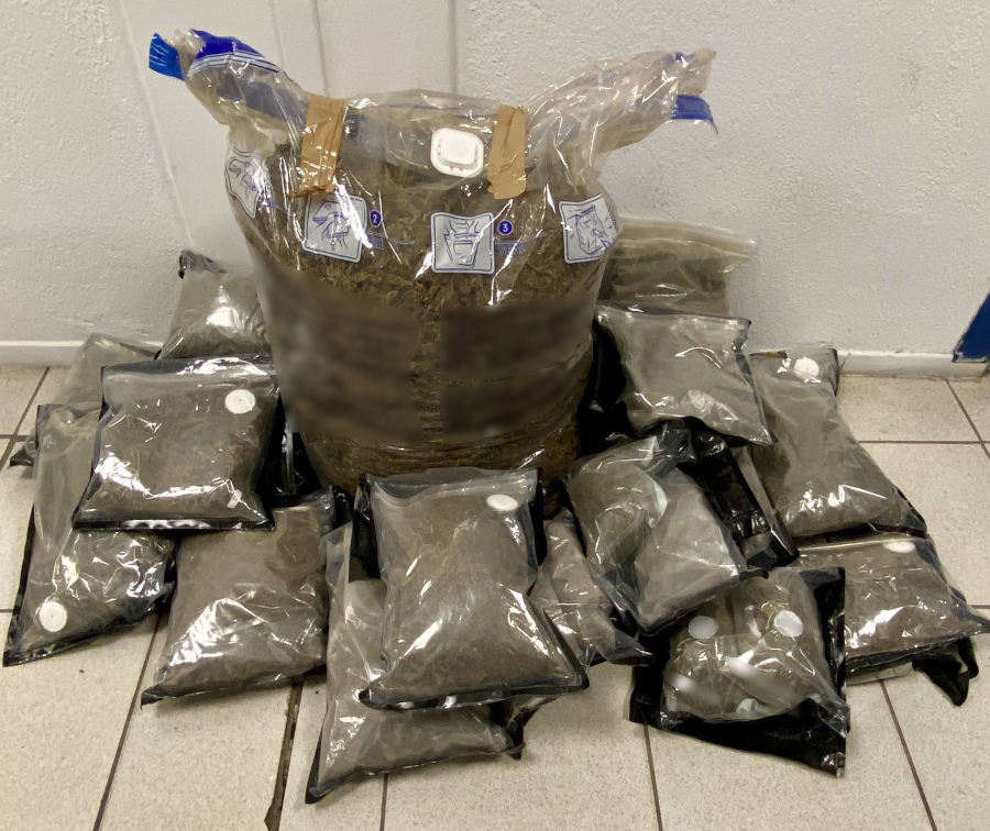 ad82ca03b3102904db49ae484f03d655 L