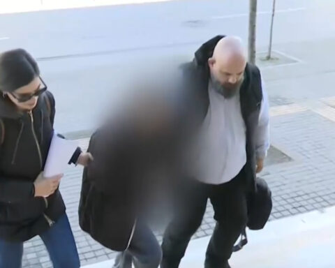 ea0148ad0d11eda051dfa060a54c2a36 L