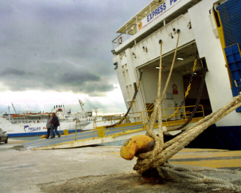 051cfef76f4cee4fb5cf49cbf0624c01 L