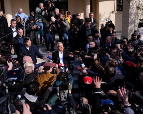 056b415d16262066ddae870422121389 L