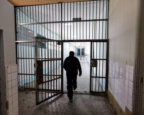 12d940a2380f1966305b2100ed3a6633 L