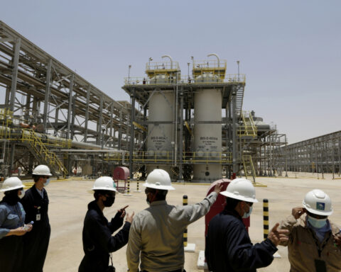 1f63319354a42723b27f672b596160a9 L