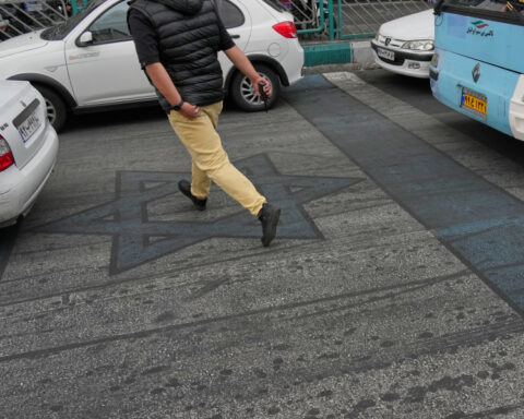 24496a36c696e31506ba1f6db9b91ff2 L