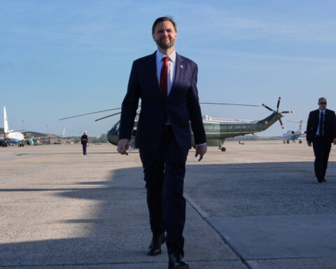 246b0f375b2c0c689b63bbf49ca50406 L