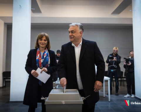 46a87f36d772fbe42fd92fde99e2f435 L