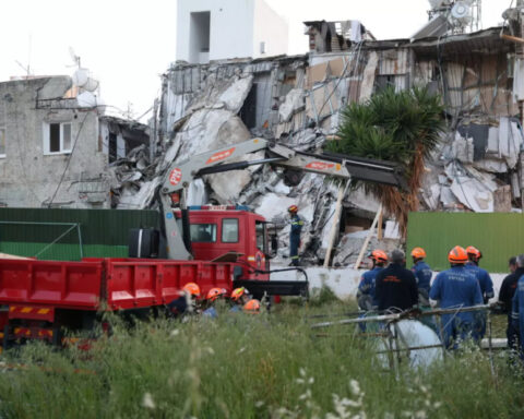 4ca6df0b42f5c5f53c7795c9009bfc06 L