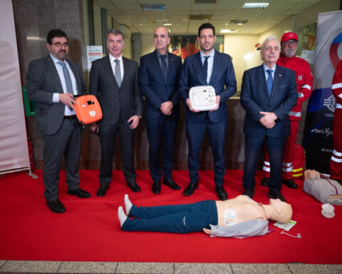 4e9a957b37e7aab0469945dc5ff00cae L