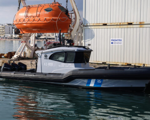 50d96c9ee31d6fd1c1c8519c8fe6c979 L