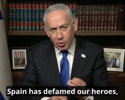 59d6e23f95fbadbdae6a421ca5484f12 L