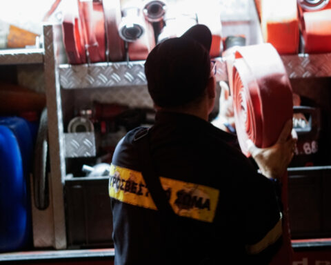 5a77114e88563f8c66112a4b83bfc677 L