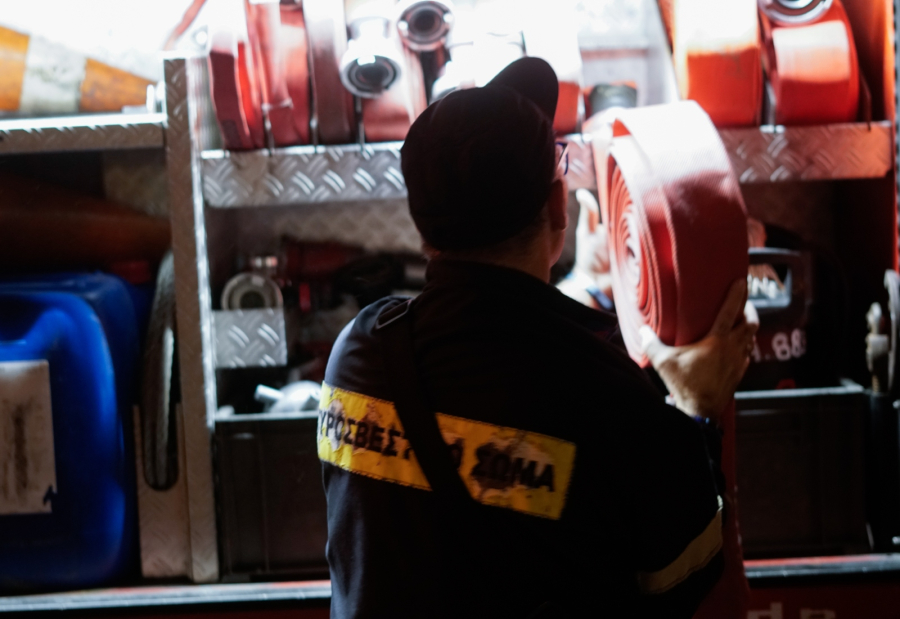 5a77114e88563f8c66112a4b83bfc677 L