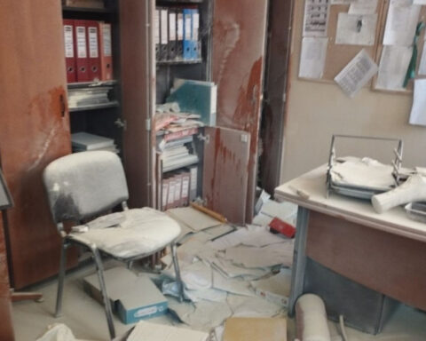 5bc84e466a73da3f9be323c6e4e76b42 L