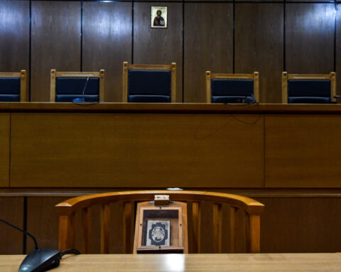 648923daa6eaa5aa0b8f3885afc6fb49 L