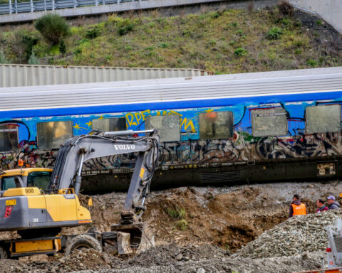 6899f5910147a1a6ce4a200dd60be60f L