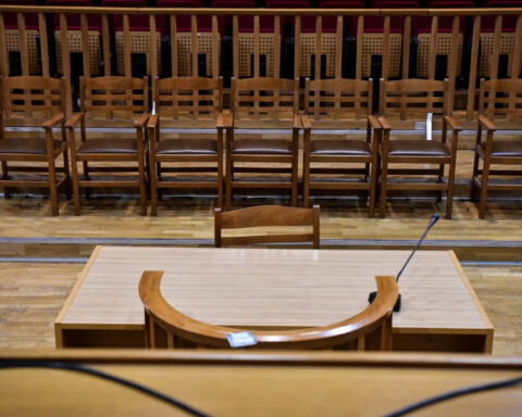 69420685b869429d63908da37420c597 L