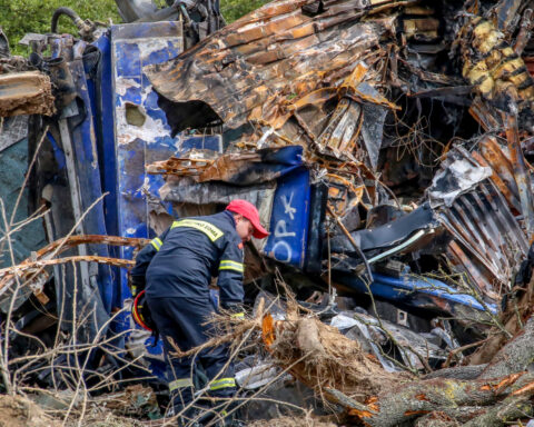 84307accf1618ad2193fb363ed8feeea L