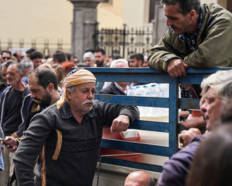 8ff79effdb6e667fb9e9ea3c9fb9e689 L