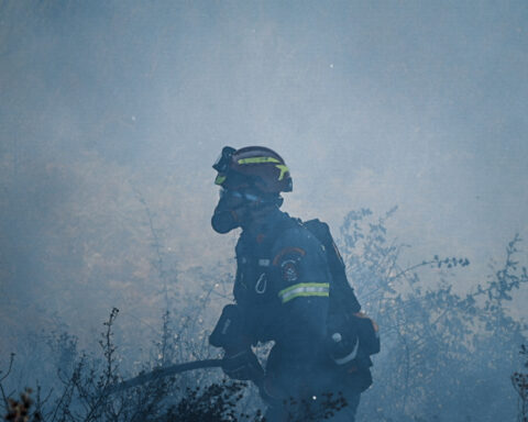 9de13046a5bb0b91930ff1497fd0a888 L