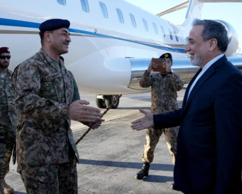 a3da7852dabbc3443a78d88f727066e8 L