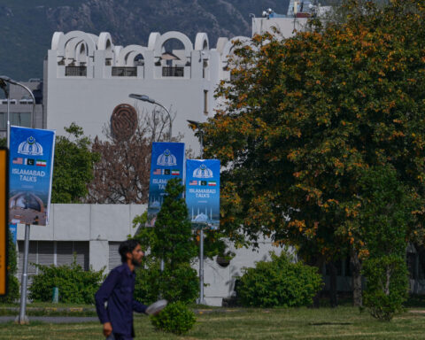 b7530b31d3bf49f0f68433c34f2d5713 L